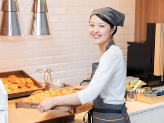 スーパーホテルPremier仙台国分町天然温泉(宮城県仙台市青葉区/勾当台公園駅/ホールスタッフ)_2